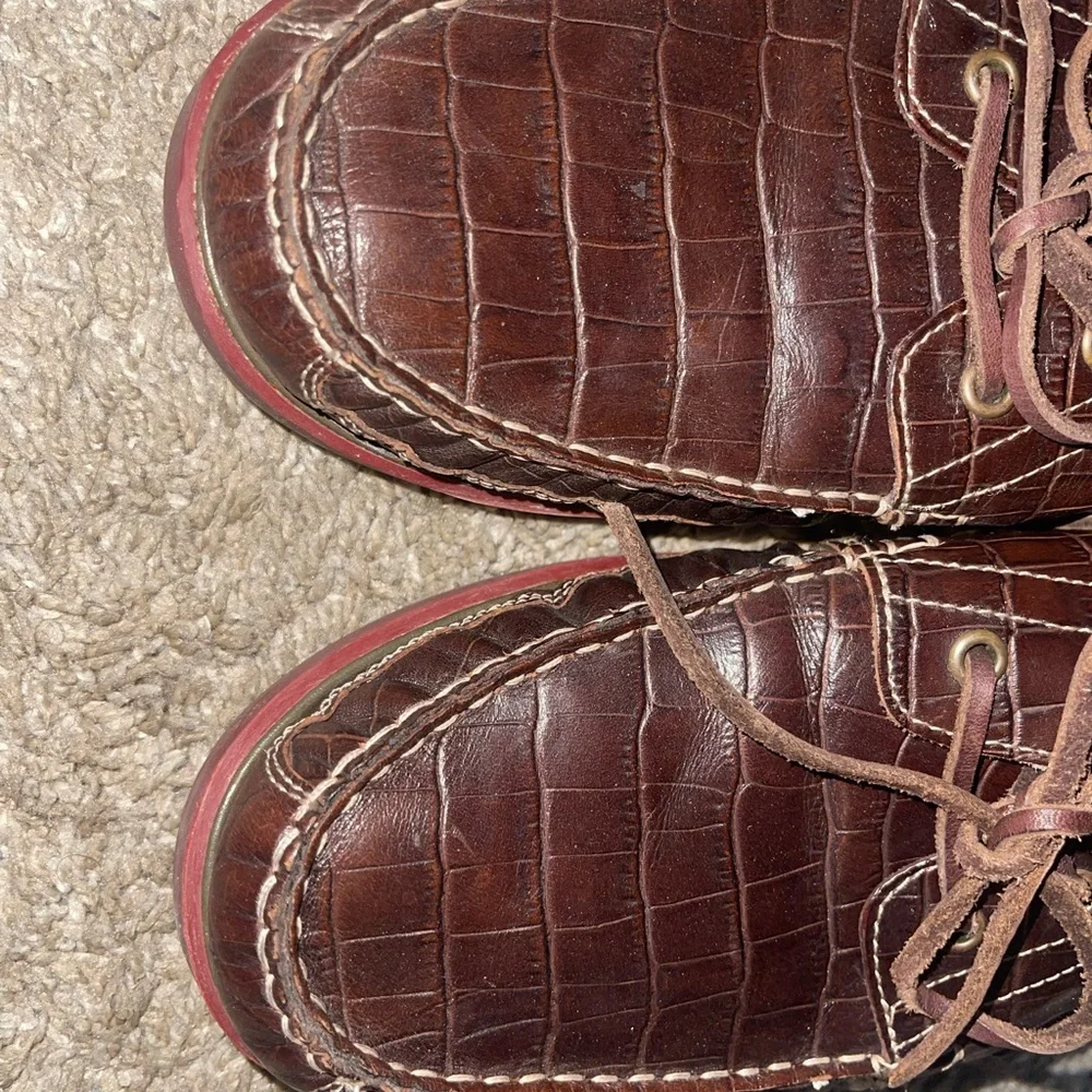 Brown Leather Boat Shoes with Textured Finish‎